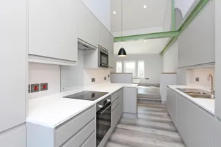 Flats above shops, East Putney - View 2