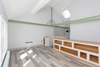 Flats above shops, East Putney - View 3